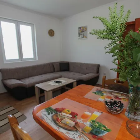 Guest house Apartman Luka *